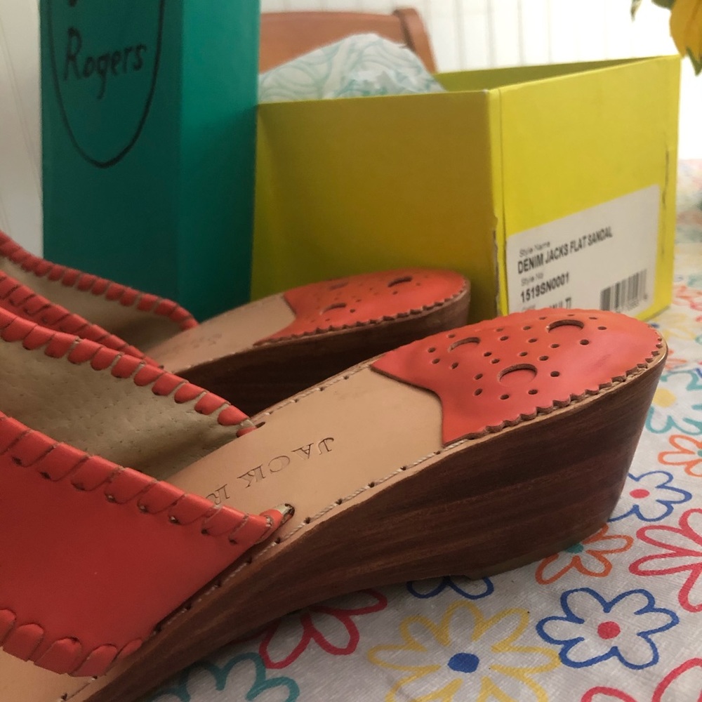 Super cute small wedge Jack Rogers.